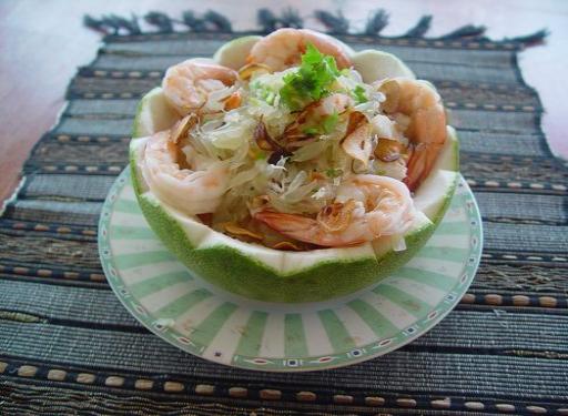 Pomelo salad with shimps