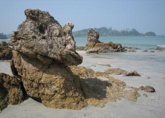 Rocks at Buffalo Bay ko phayam