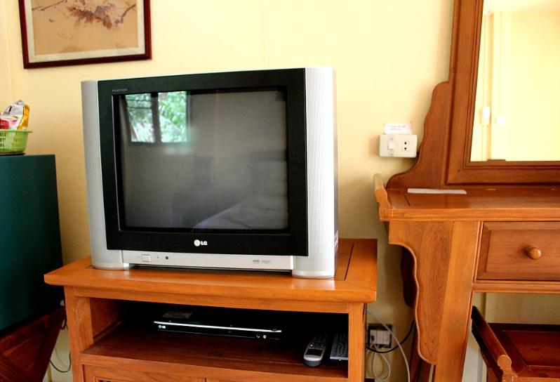 deluxe bungalow tv and dvd