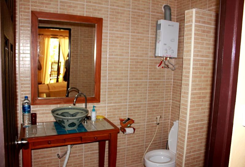 bungalow deluxe bathroom 