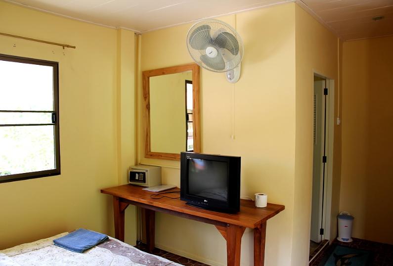 superior bungalow Tv and safe